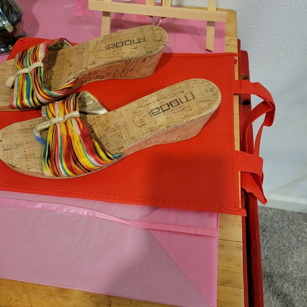 Multi-colored striped sandals by moda size 10